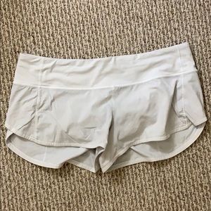 White lulu speed up shorts 2.5” inseam